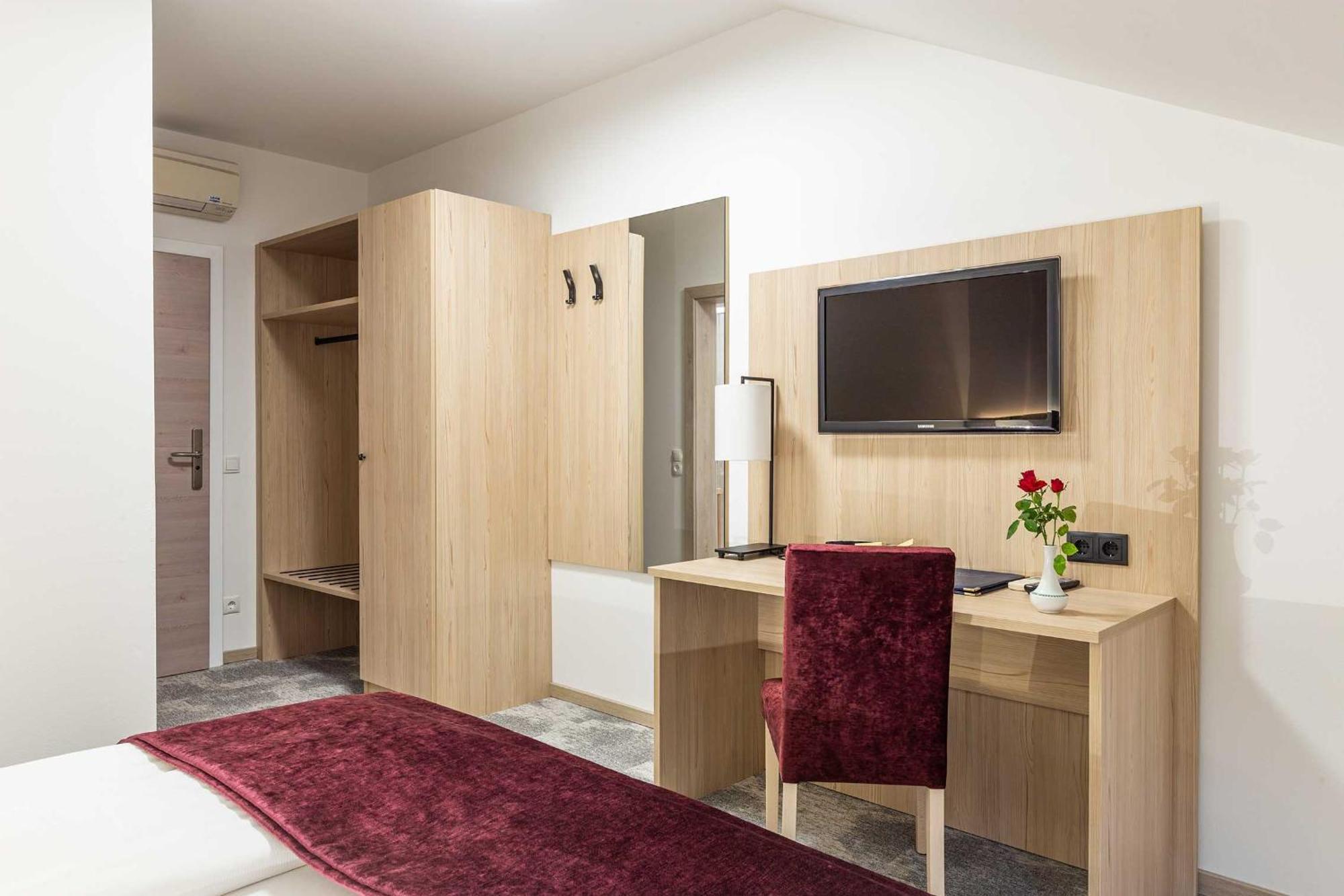 Gasthof "Zur Bahn" Bed & Breakfast Lassnitzhoehe Bagian luar foto